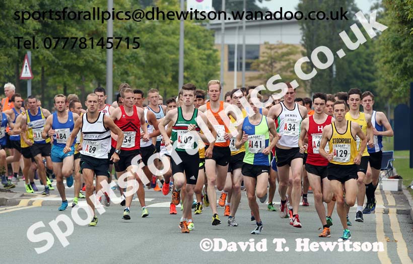 Start of the senior mens Northern 6 Stage Road Relay, Warrington. Photo: David T. Hewitson/Sports for All Pics